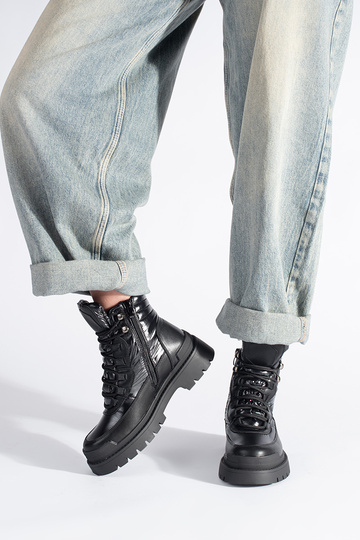 scarpe nere con suola... 2