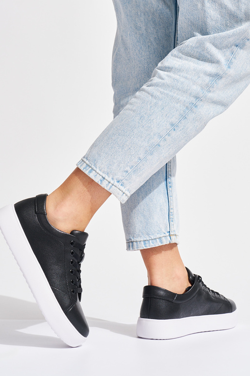 Scarpe da donna stringate in pelle nera Scarpe da donna stringate in pelle nera