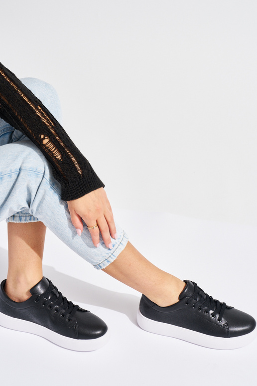 Scarpe da donna stringate in pelle nera Scarpe da donna stringate in pelle nera