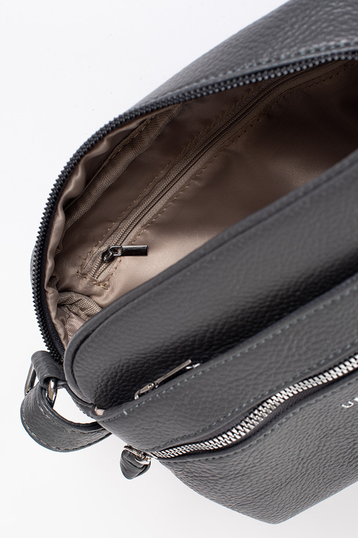 Piccolo grigio borsa elegante sulla...