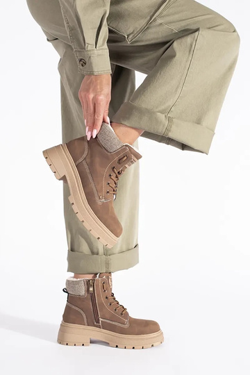 colore marrone isolato stivali 2