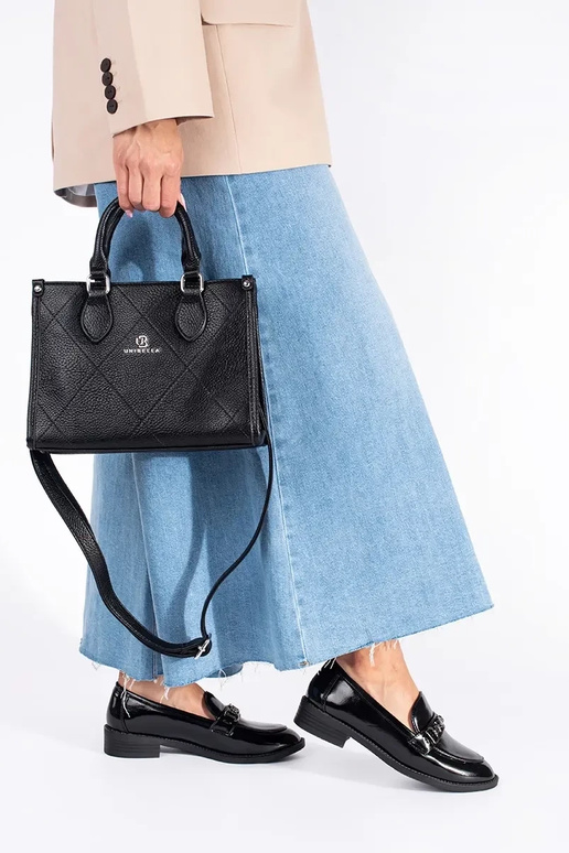 con effetto vernice colore nero... con effetto vernice colore nero...