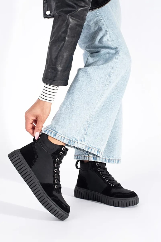 colore nero scarpe realizzato in vera...