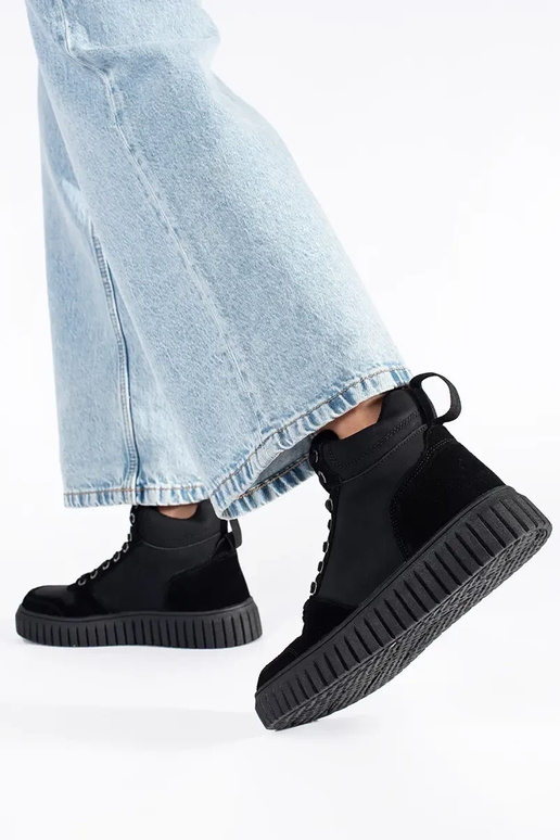 colore nero scarpe realizzato in vera...