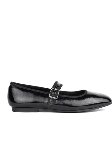 colore nero laccato ballerine
