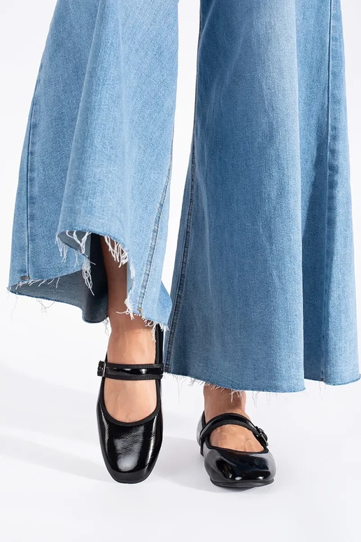 colore nero laccato ballerine