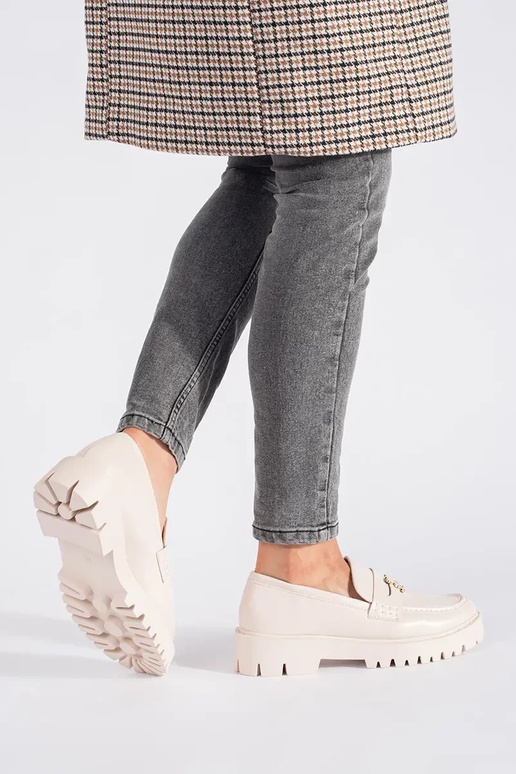 beige mocassini da donna con una... beige mocassini da donna con una...