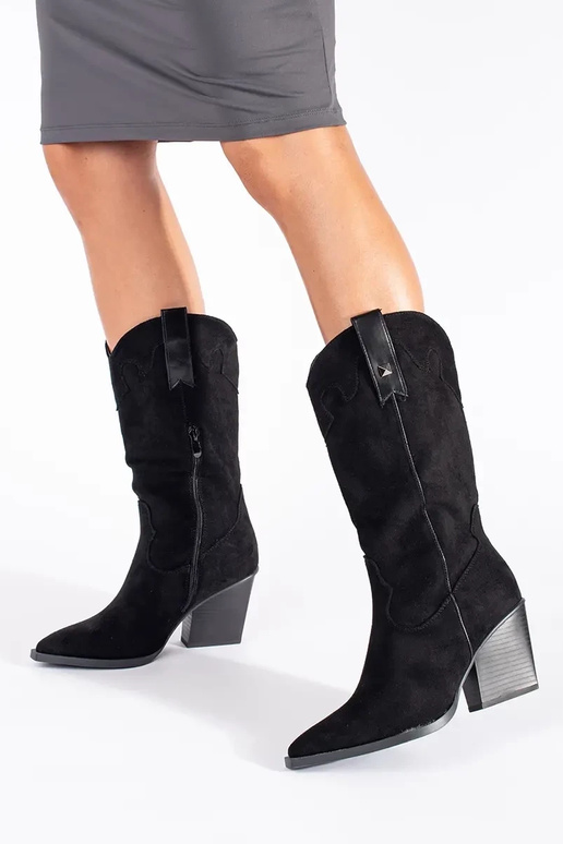 colore nero dalla pelle scamosciata... colore nero dalla pelle scamosciata...