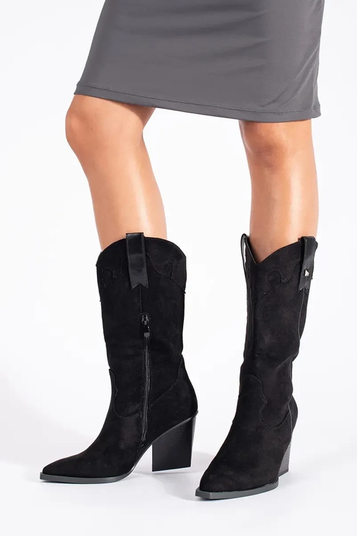 colore nero dalla pelle scamosciata... colore nero dalla pelle scamosciata...