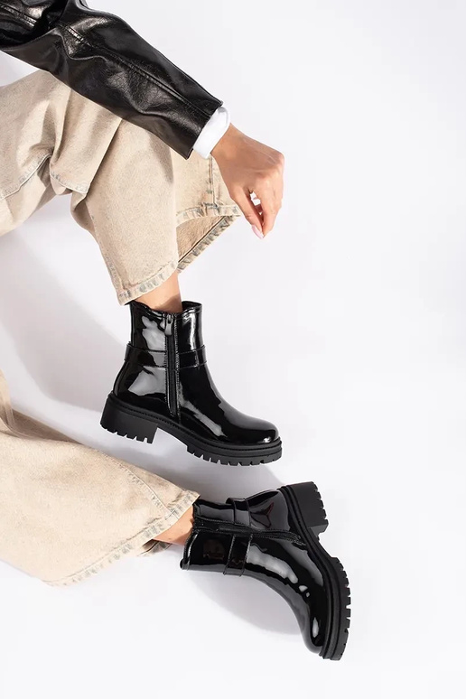 con effetto vernice colore nero...