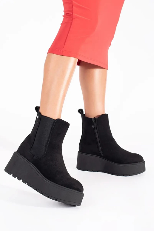 colore nero dalla pelle scamosciata... colore nero dalla pelle scamosciata...