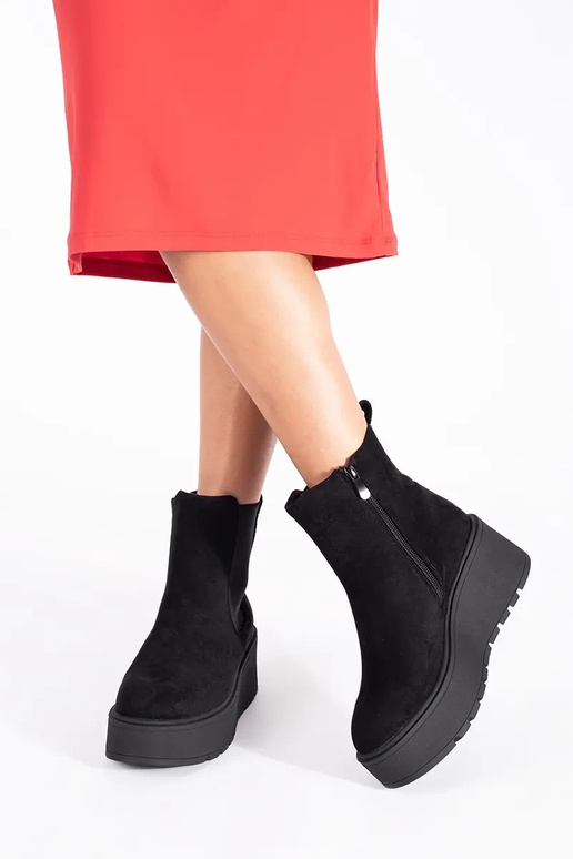 colore nero dalla pelle scamosciata... colore nero dalla pelle scamosciata...