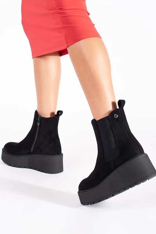 colore nero dalla pelle scamosciata... colore nero dalla pelle scamosciata...