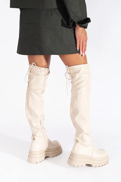 color crema moschettieri con una...