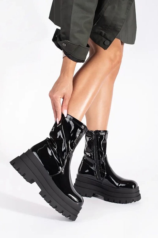 con effetto vernice colore nero...