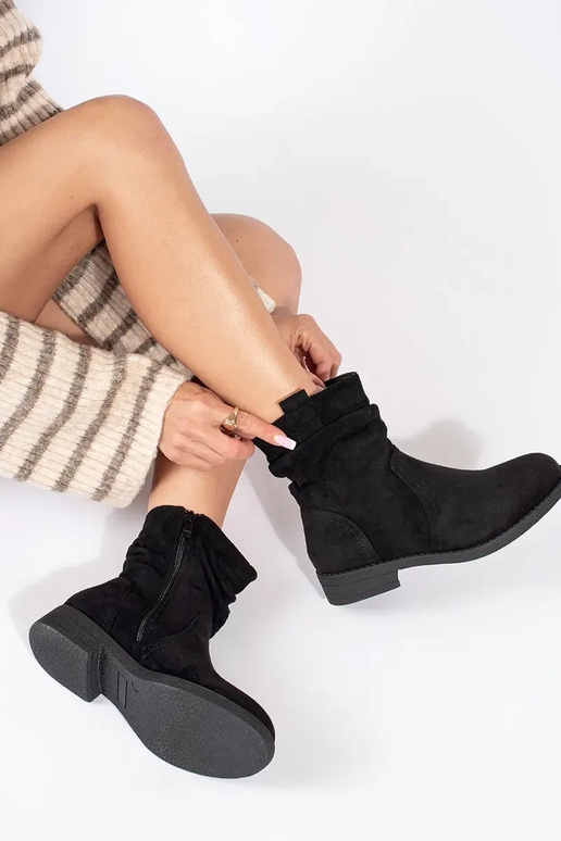 Stivali stile cowboy in pelle... Stivali stile cowboy in pelle...