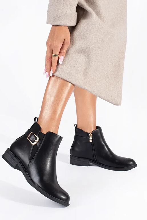 Scarpe da donna nere con elementi dorati