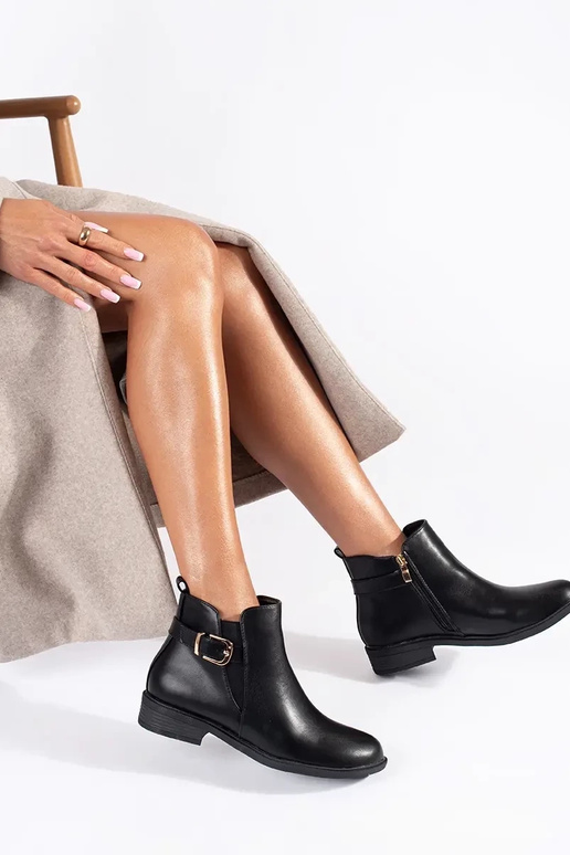 Scarpe da donna nere con elementi dorati