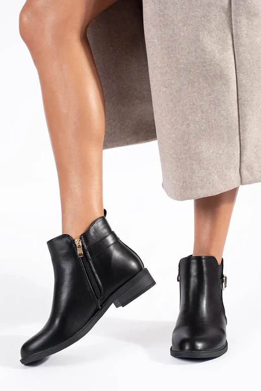 Scarpe da donna nere con elementi dorati