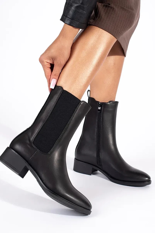 scarpe da donna nere su un post basso