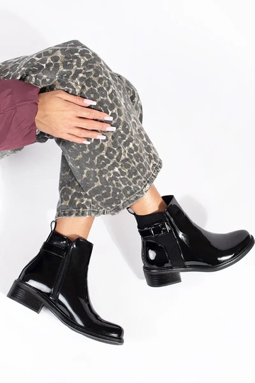 con effetto laccato nero... 2