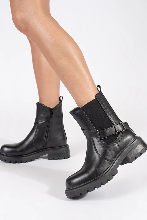 Scarpe da donna con plateau in pelle... Scarpe da donna con plateau in pelle...