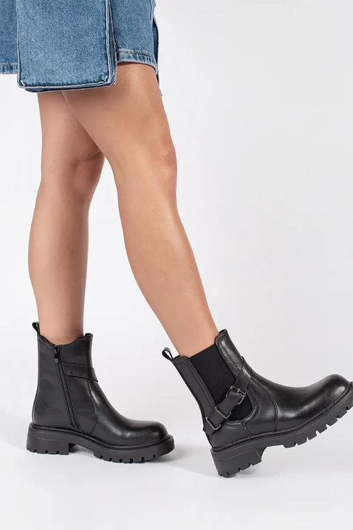 Scarpe da donna con plateau in pelle... Scarpe da donna con plateau in pelle...