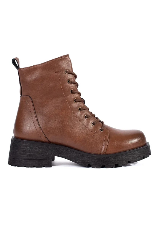 Scarpe marroni con suola spessa di... Scarpe marroni con suola spessa di...