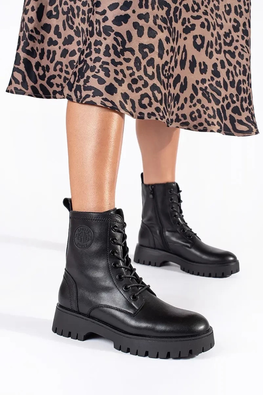 Scarpe nere stringate da donna con... Scarpe nere stringate da donna con...