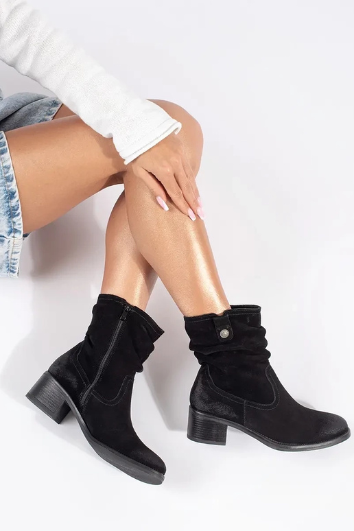 Stivali da cowboy in pelle nera...