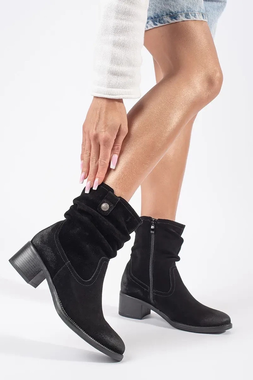 Stivali da cowboy in pelle nera...