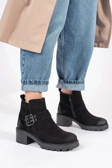 Stivali con tacco da donna... 2