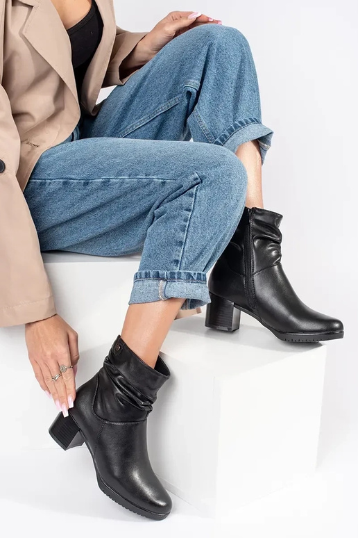 stivali da donna con tacco in pelle... stivali da donna con tacco in pelle...