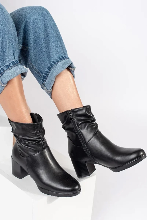 stivali da donna con tacco in pelle... stivali da donna con tacco in pelle...