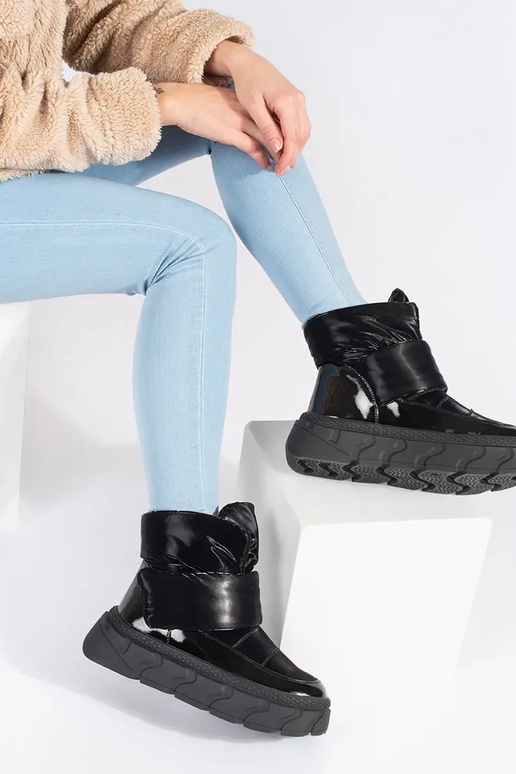 colore nero isolato Doposci da donna... colore nero isolato Doposci da donna...