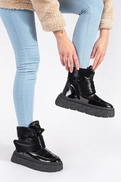 colore nero isolato Doposci da donna... colore nero isolato Doposci da donna...