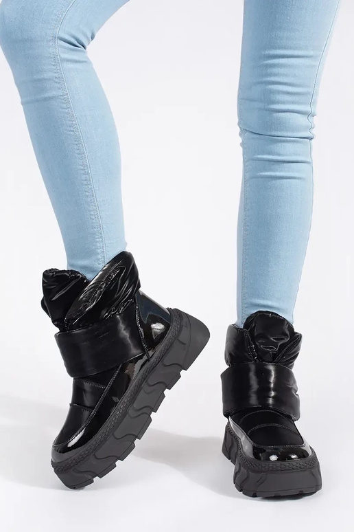 colore nero isolato Doposci da donna... colore nero isolato Doposci da donna...