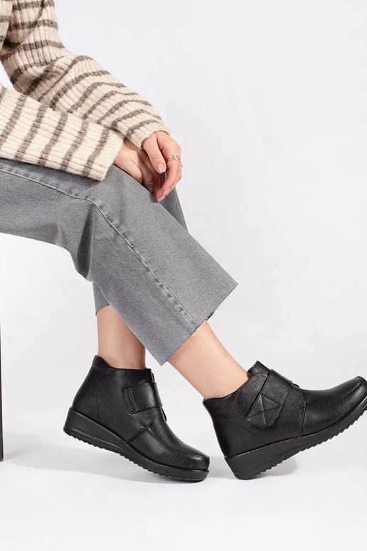 colore nero isolato Scarpe da donna... colore nero isolato Scarpe da donna...