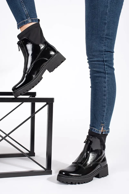 con effetto vernice colore nero...