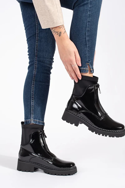 con effetto vernice colore nero...