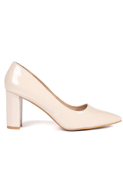 Stile elegante laccato beige tacchi... Stile elegante laccato beige tacchi...