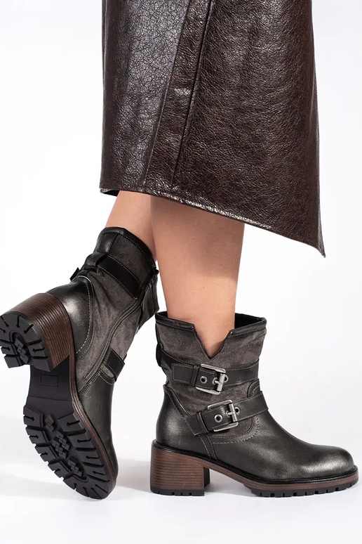 Stivali con tacco da donna marrone...