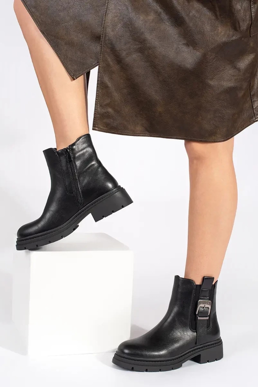 Scarpe nere con fibbie