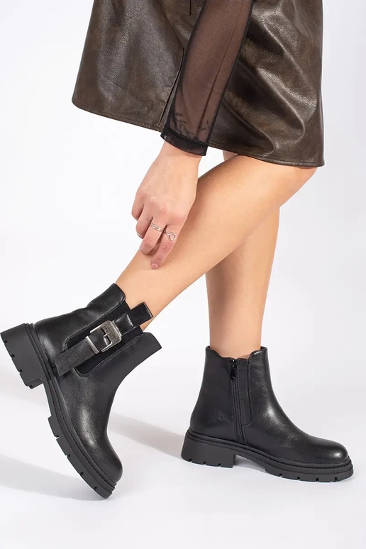 Scarpe nere con fibbie