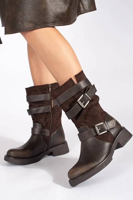 Scarpe da donna con tacco basso...