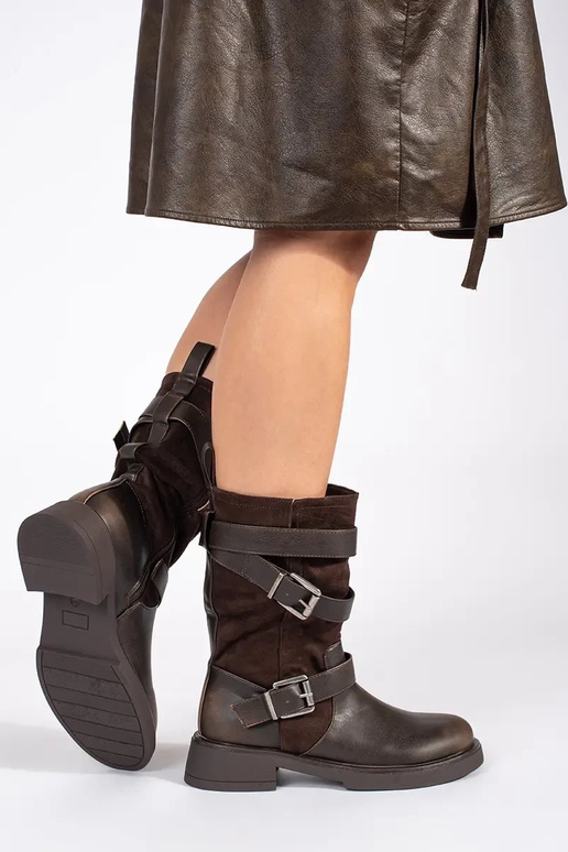 Scarpe da donna con tacco basso...