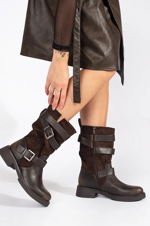 Scarpe da donna con tacco basso...