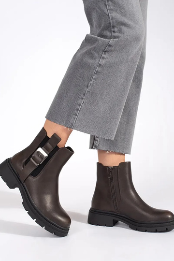 colore marrone scarpe... 2