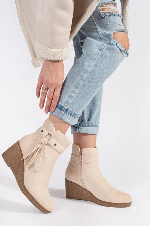 dalla pelle scamosciata luminosobeige...