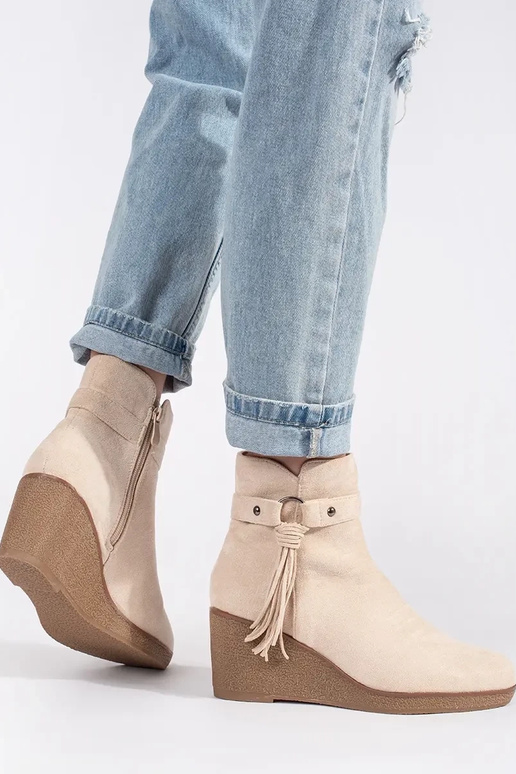 dalla pelle scamosciata luminosobeige...